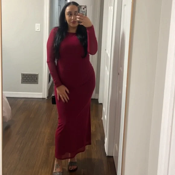 ReoRia Elegant Long-Sleeve Plum Evening Gown - Medium - Picture 10 of 10